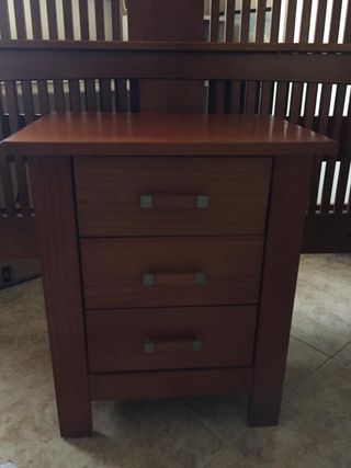 Cama matrimonio con mesillas