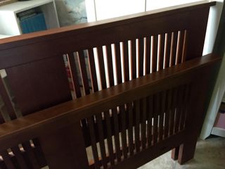 Cama matrimonio con mesillas