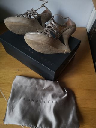 Sandalias en cuña Pura López