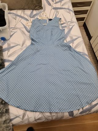 Vestido Pin Up con cancán