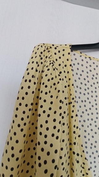 Camisa Mango amarilla con lunares