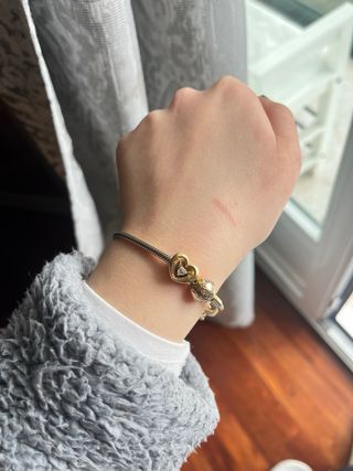 charm dorado pandora