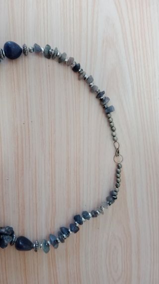 Collar de piedras preciosas