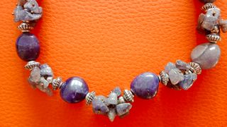 Collar de piedras preciosas