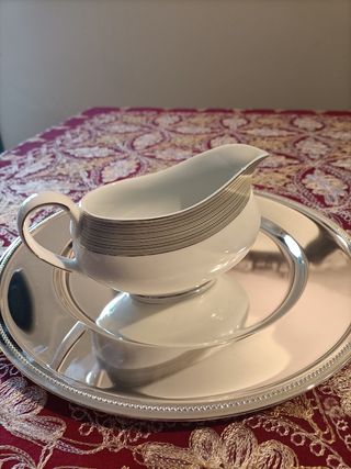 Sopera, tetera y aceitera