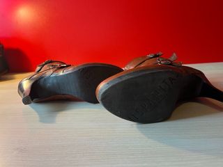 botines de piel con tacon alto de hispanitas