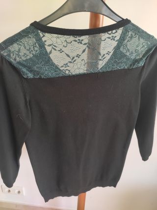 Jersey negro liviano con encaje