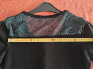 Jersey negro liviano con encaje