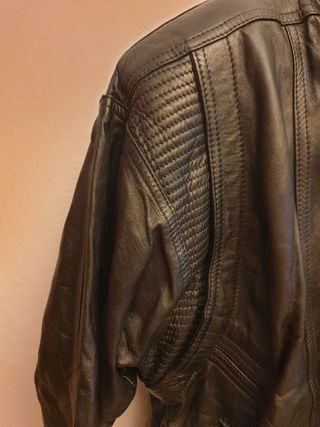 Cazadora de cuero vintage. Años 80. Talla M. 