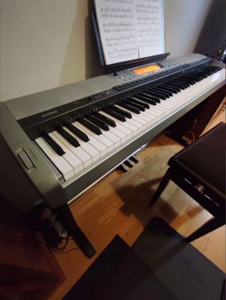 Teclado/Piano con pedales y banqueta