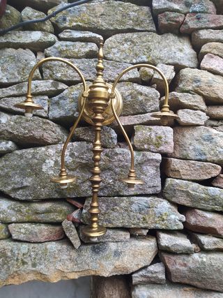 Lámpara de pared vitange de latón.