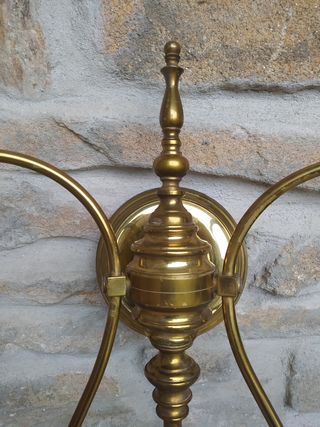 Lámpara de pared vitange de latón.