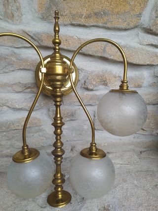 Lámpara de pared vitange de latón.