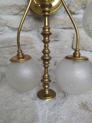 Lámpara de pared vitange de latón.