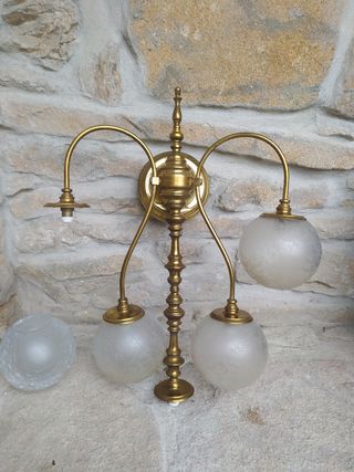 Lámpara de pared vitange de latón.