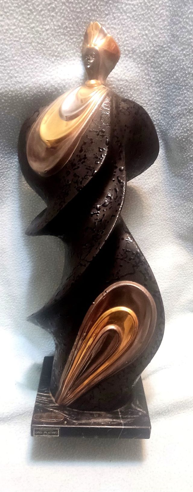 Escultura de porcelana "Galos"