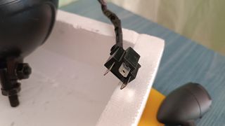 Conjunto de Faro del y tras do mcicleta