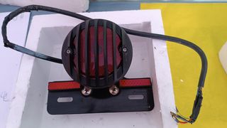 Conjunto de Faro del y tras do mcicleta