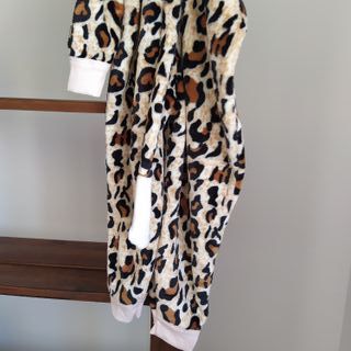 Pijama ou fato para crianças tipo leopardo