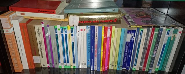 Set libri di diverso genere (prezzi: da 1€) ⬇️⬇️⬇️