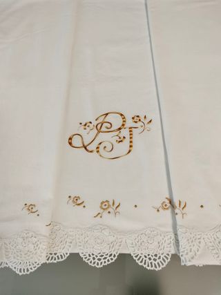 Sabana con puntilla y bordado