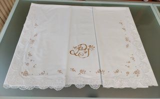 Sabana con puntilla y bordado