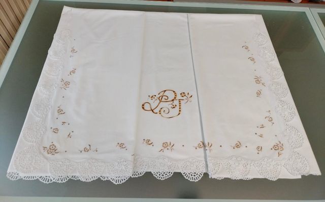 Sabana con puntilla y bordado
