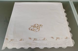 Sabana con puntilla y bordado