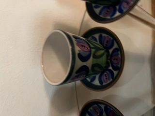 Precioso juego de vasitos y platos de barro