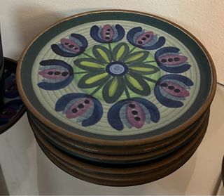 Precioso juego de vasitos y platos de barro