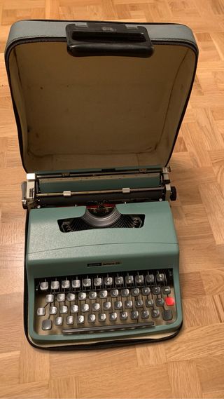 Máquina de escribir Olivetti Lettera 32