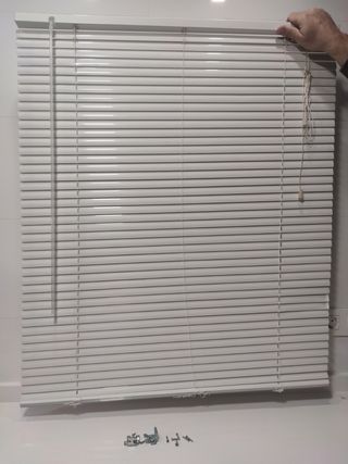 Persiana de aluminio veneciana.