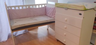 Cuna y cajoneras