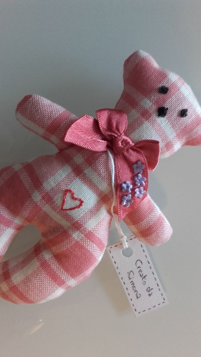 orsetto di stoffa rosa a quadretti con fiocco