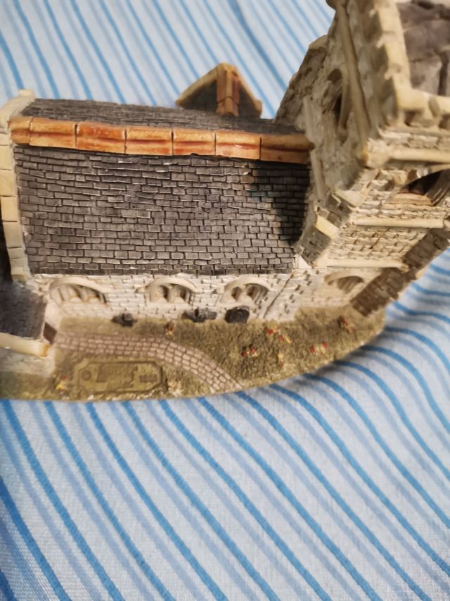 Figura de cerámica de abadia inglesa