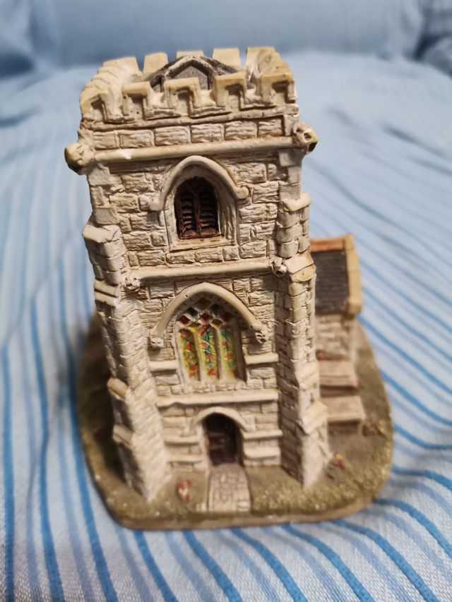 Figura de cerámica de abadia inglesa