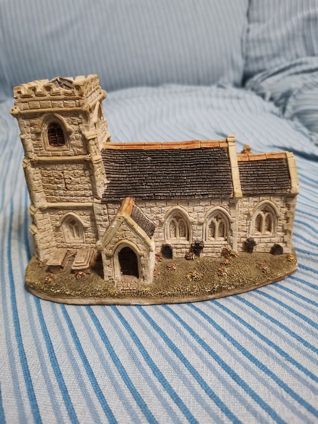 Figura de cerámica de abadia inglesa