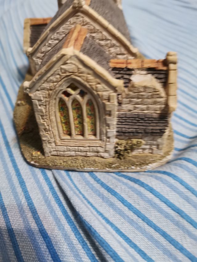 Figura de cerámica de abadia inglesa