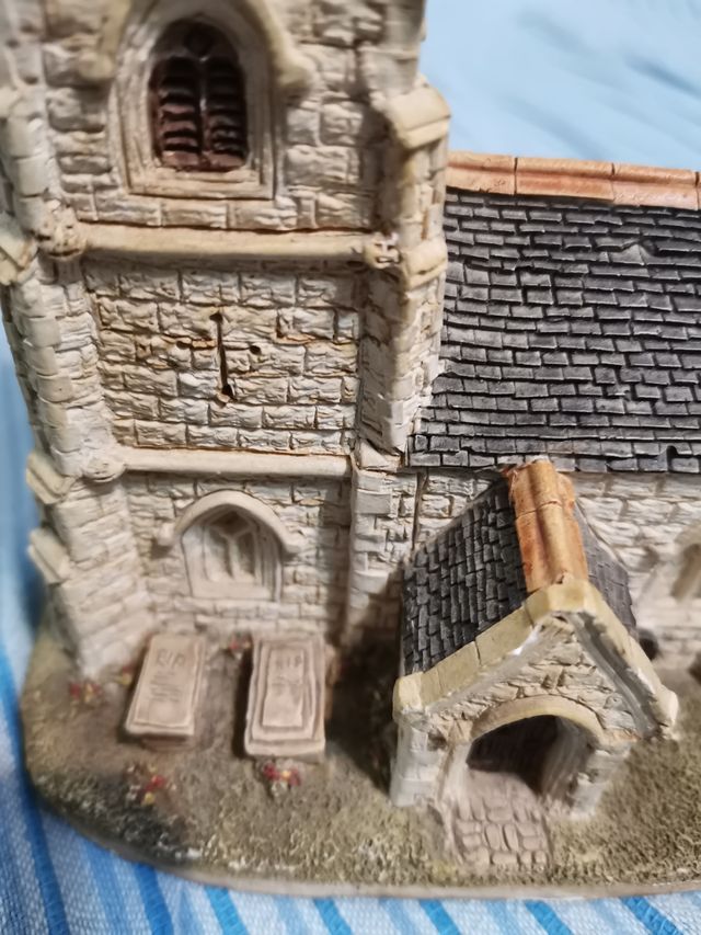 Figura de cerámica de abadia inglesa