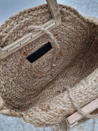 Bolso de yute grande con asas de madera de ZARA