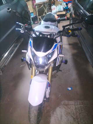 Suzuki gsr 750