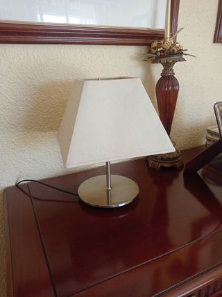 LAMPARA DE MESA NUEVA Funcional y moderna