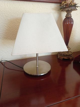 LAMPARA DE MESA NUEVA Funcional y moderna