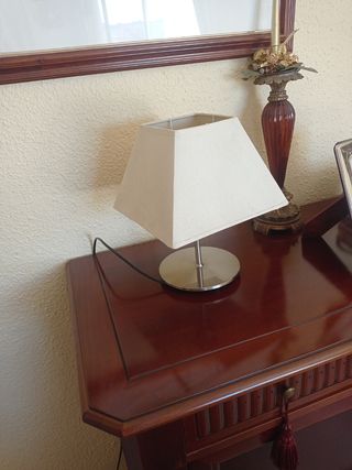 LAMPARA DE MESA NUEVA Funcional y moderna