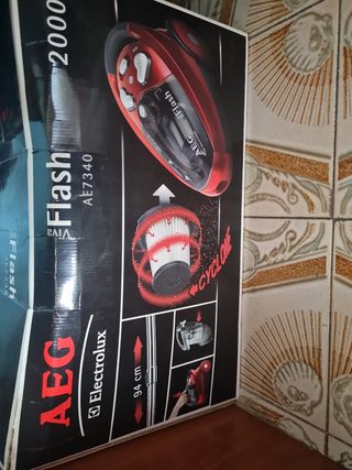 Aspiradora AEG DE 2000W