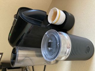Cafetera nespresso con eroccino incluido