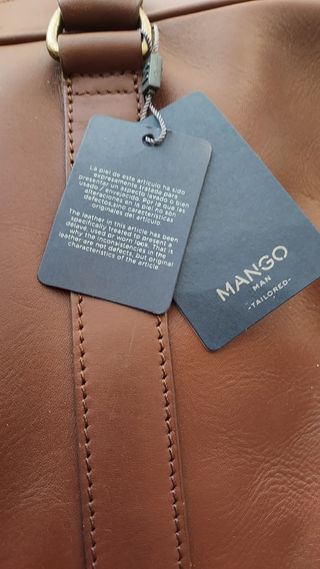 Maletín cuero con etiqueta Mango