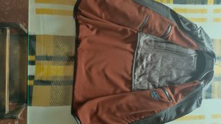 Abrigo en piel marca Cortefiel, talla XL