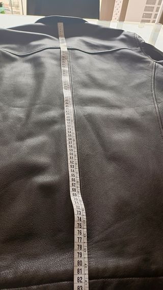 Abrigo en piel marca Cortefiel, talla XL