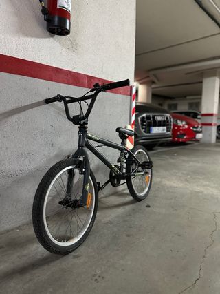 Bicicleta Bmx btwin 20 pulgadas en perfecto estado